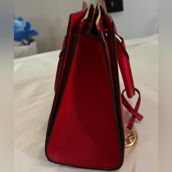 Michael Kors Sheila Medium Satchel in Bright Red, Brand New with Tags - Picture 2 of 7